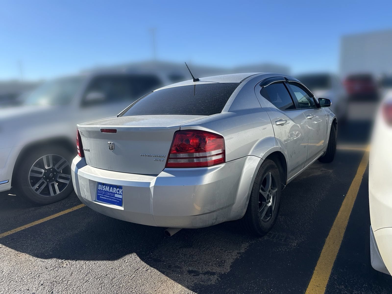 Used 2010 Dodge Avenger SXT FWD image 3