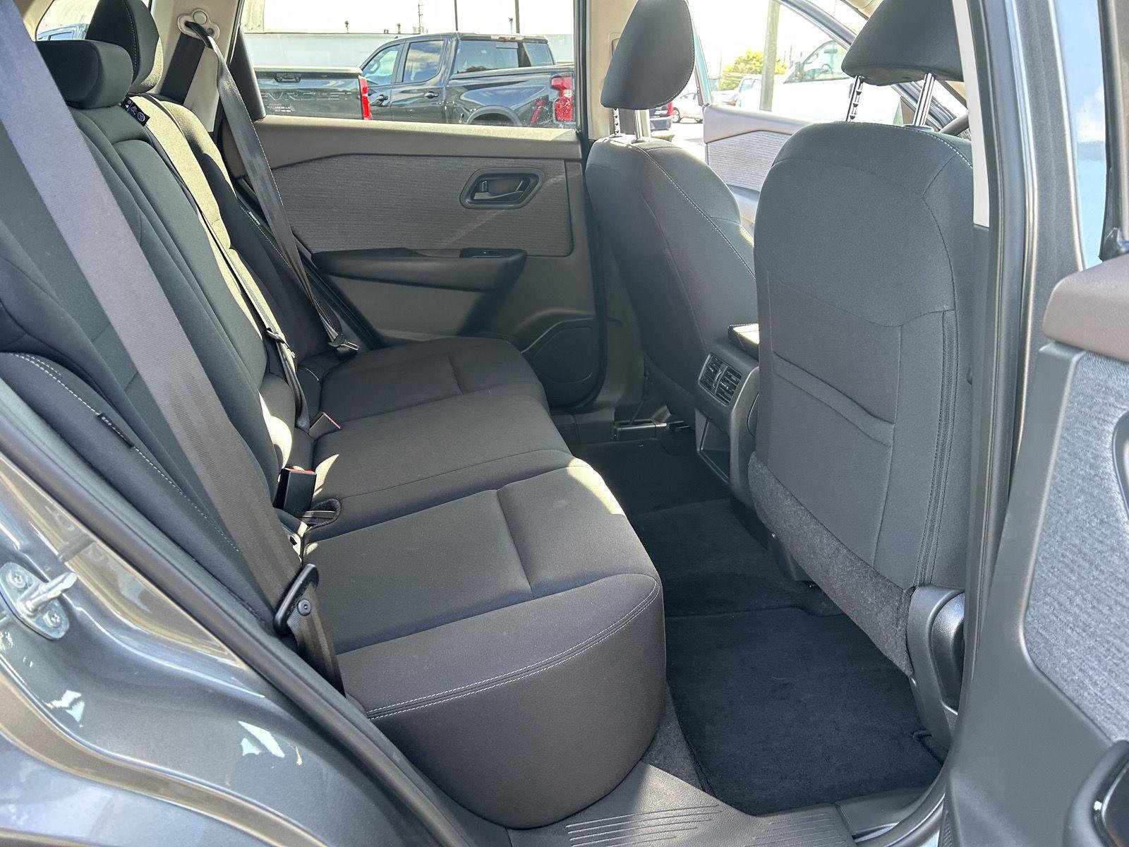 Used 2023 Nissan Rogue S image 24