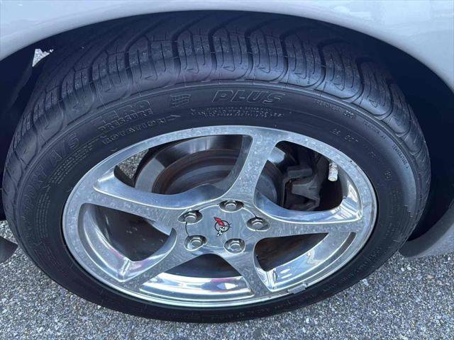 Used 2004 Chevrolet Corvette Coupe w/ Preferred Equipment Group image 11