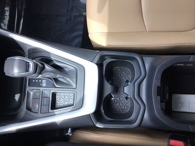 Used 2020 Toyota RAV4 XLE Premium image 27