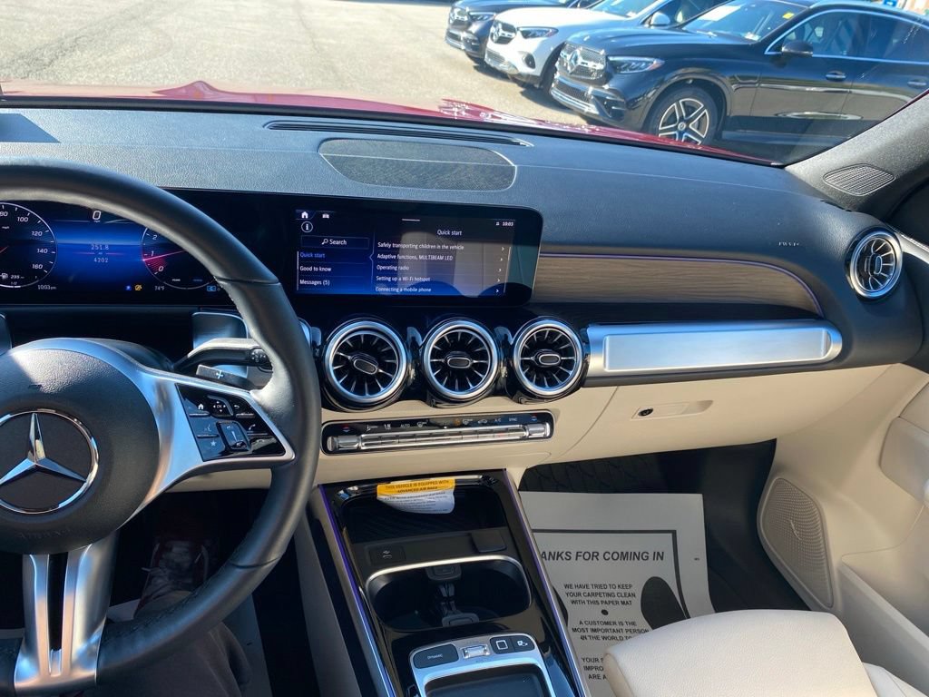 Used 2026 Mercedes-Benz GLB 250 4MATIC image 17