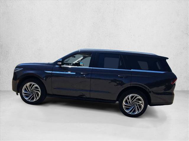 Used 2025 Lincoln Navigator Reserve AWD/4WD image 5