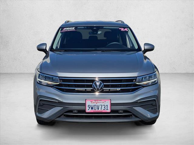 Used 2024 Volkswagen Tiguan SE AWD/4WD image 2