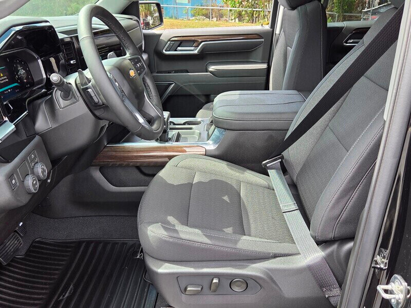 New 2026 Chevrolet Silverado 1500 LT w/ LPO, Dark Essentials Package RWD image 6