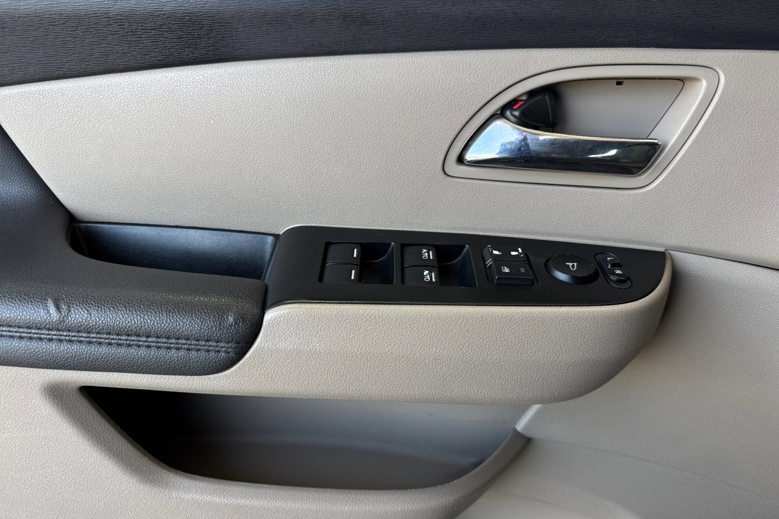 Used 2014 Honda Odyssey EX image 11