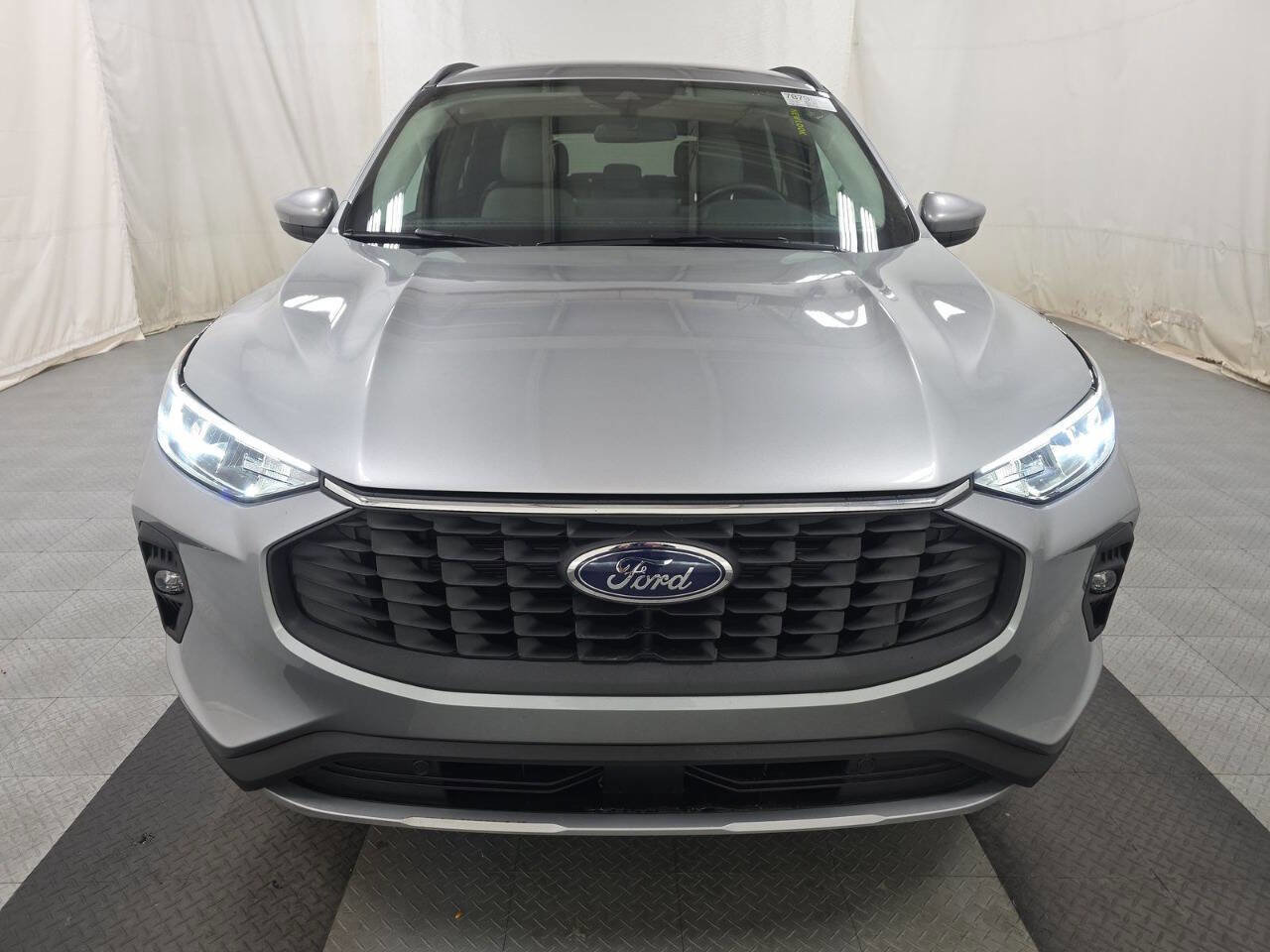 Used 2023 Ford Escape SE image 2