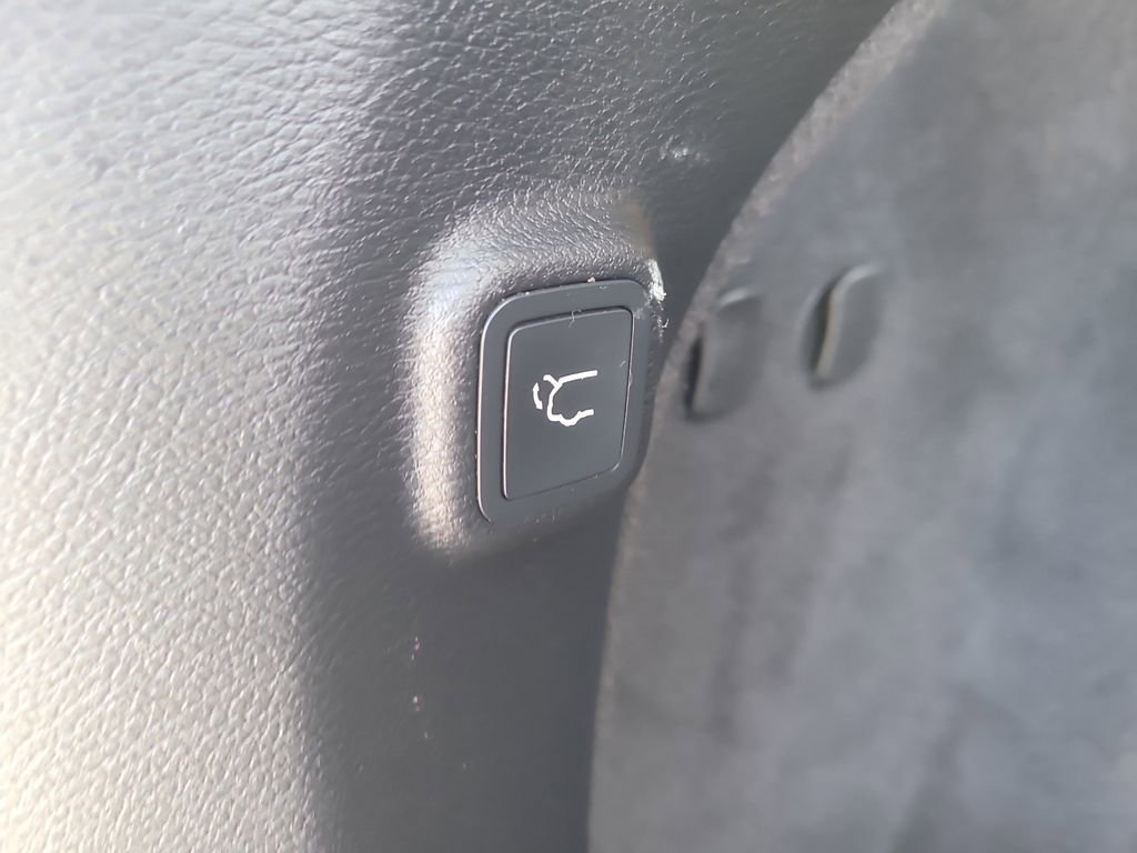 Used 2020 Jeep Cherokee Limited w/ Technology Group AWD/4WD image 9