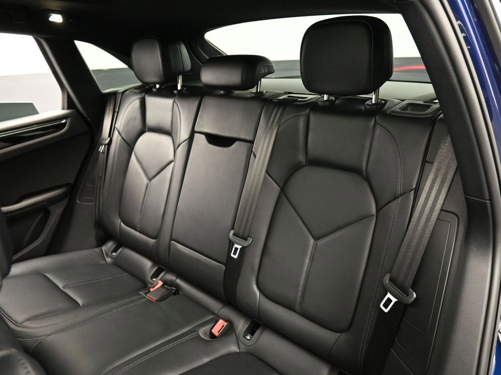 Certified 2025 Porsche Macan image 24