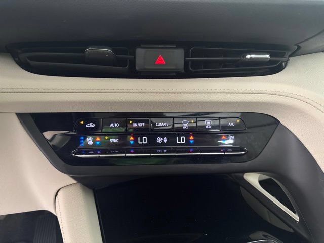 Used 2022 Buick Envision Avenir w/ Technology Package II AWD/4WD image 6