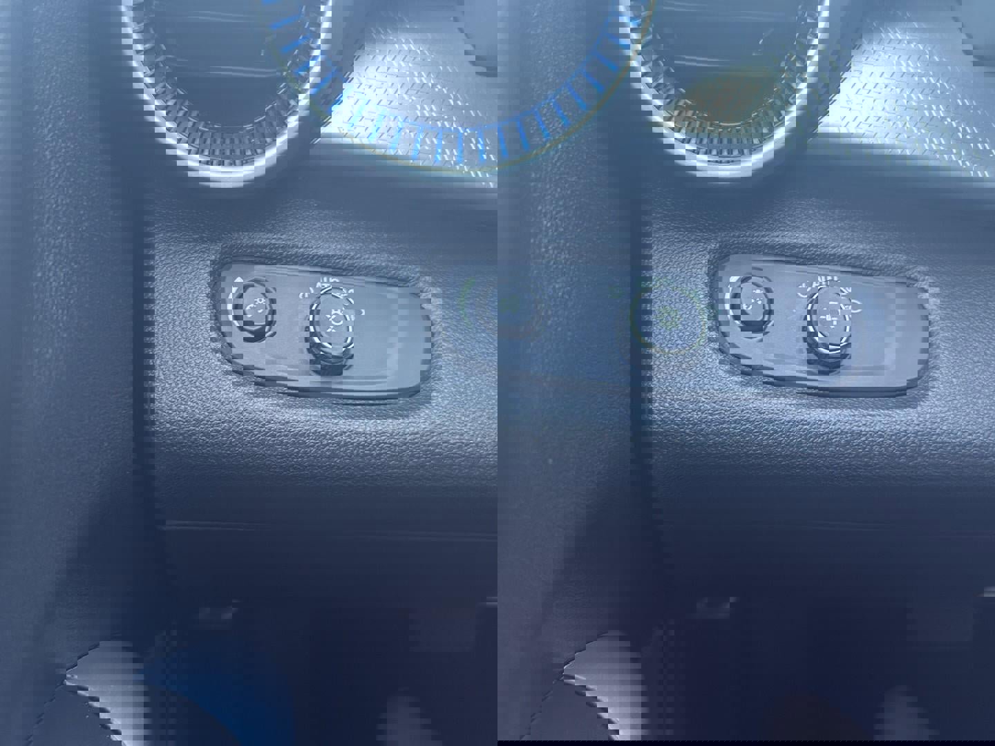 Used 2025 Chevrolet Trax LS w/ LS Convenience Package image 18