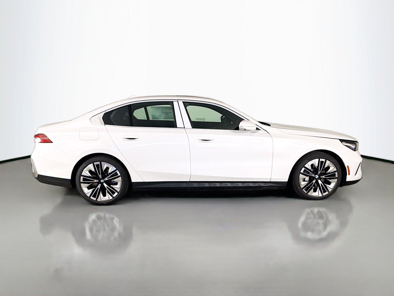 Used 2026 BMW i5 eDrive40 AWD/4WD image 8