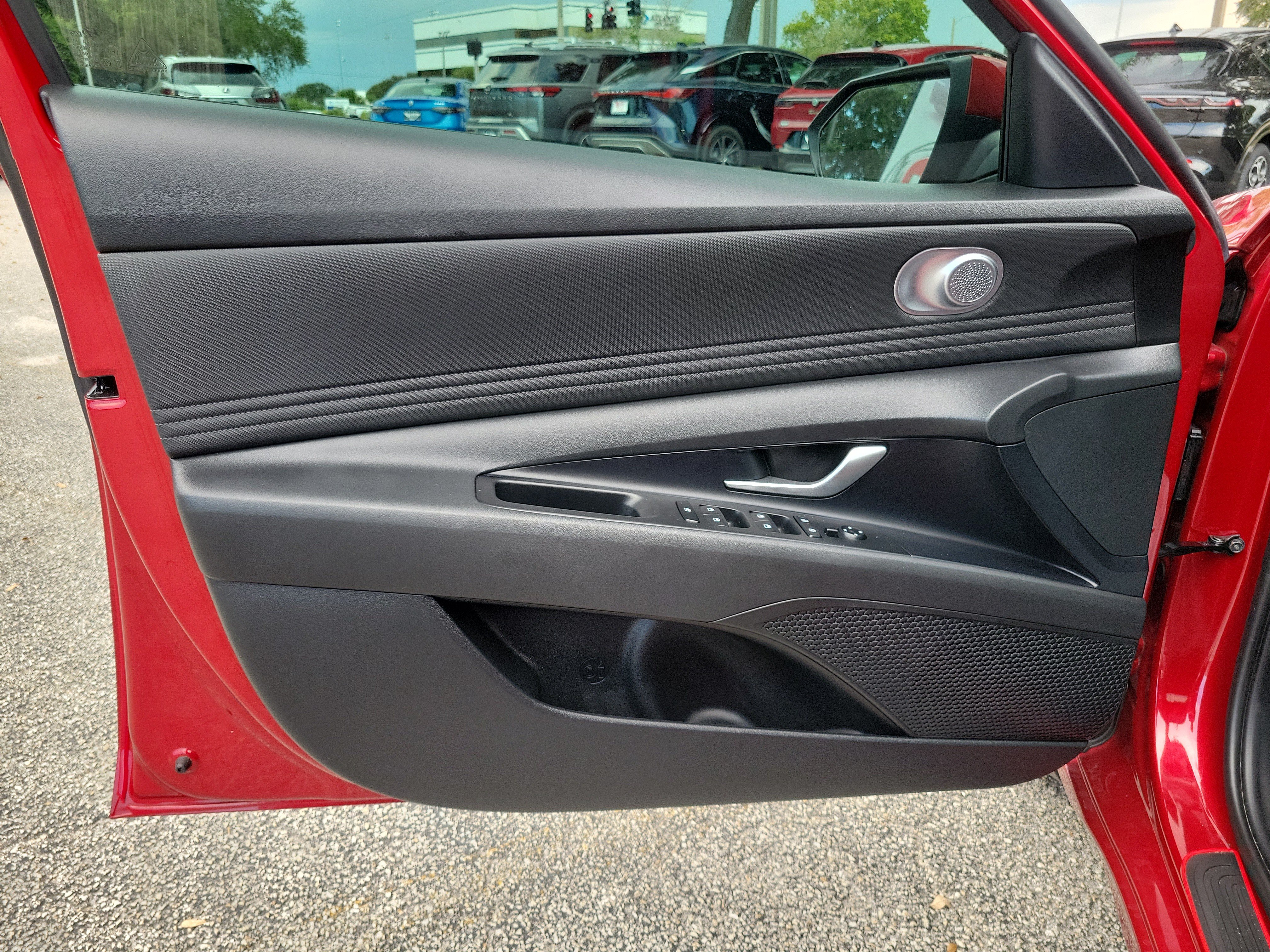 Used 2025 Hyundai Elantra SEL FWD image 14
