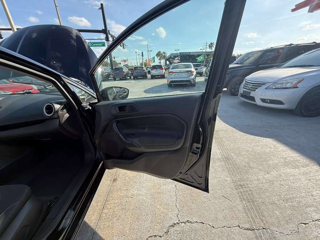 Used 2019 Ford Fiesta SE image 5