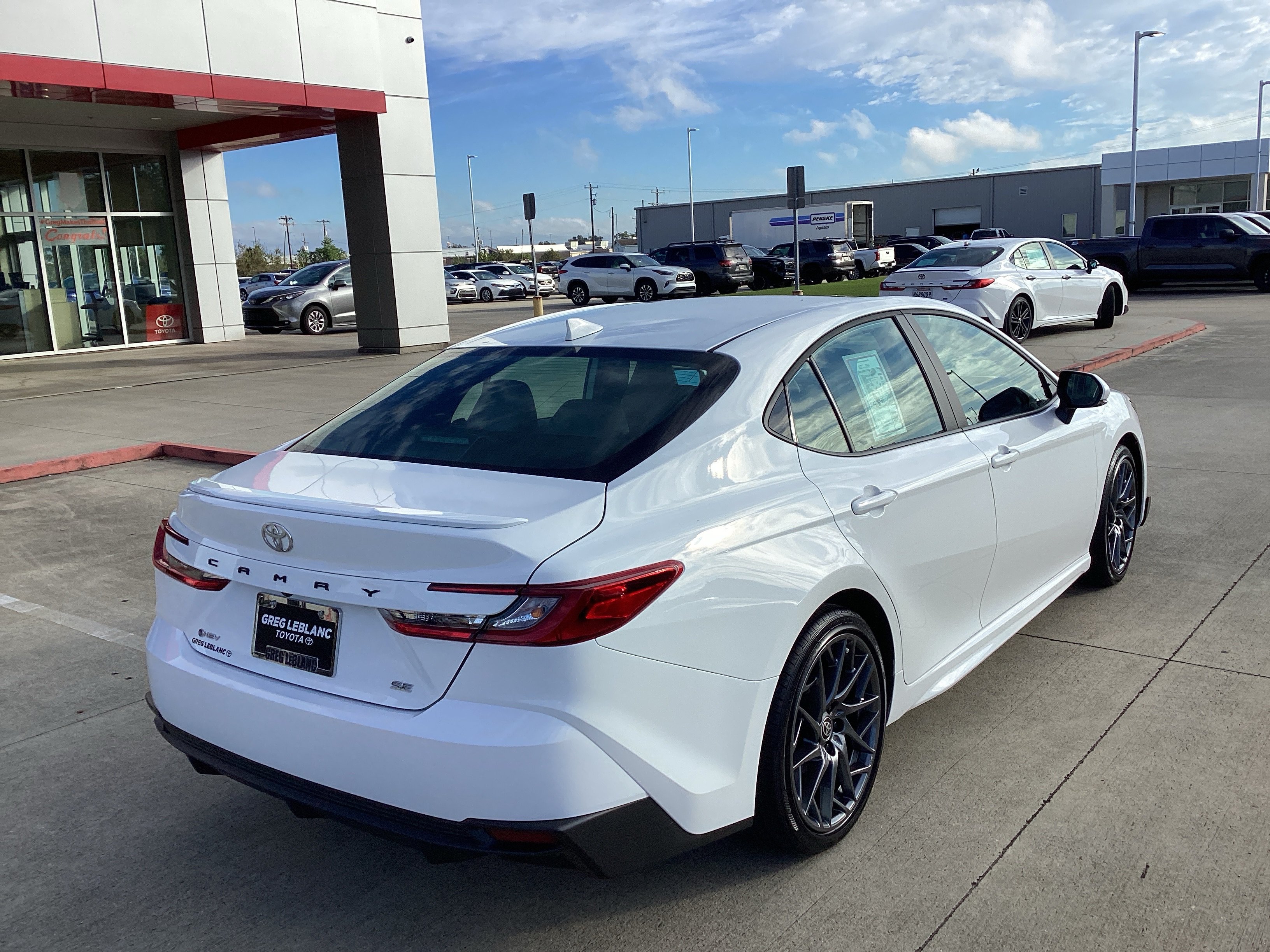 Used 2026 Toyota Camry SE w/ Multimedia Upgrade Package FWD image 7