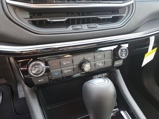New 2026 Jeep Compass Latitude image 38