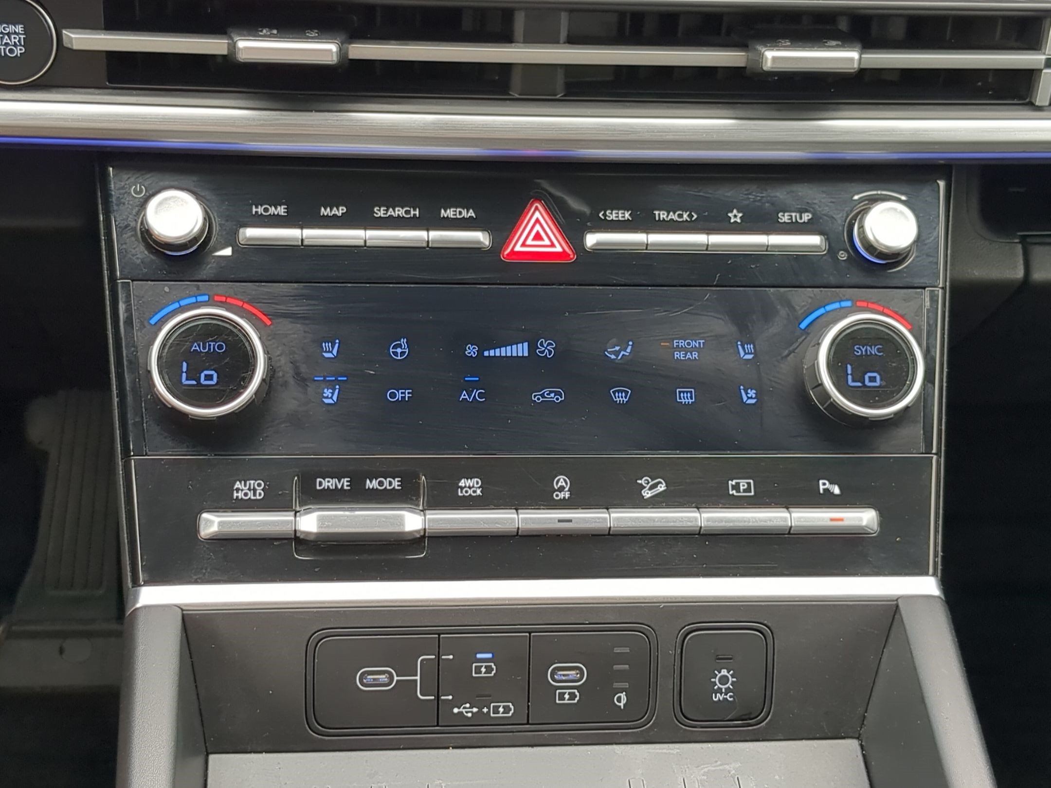 Certified 2024 Hyundai Santa Fe Limited AWD/4WD image 29