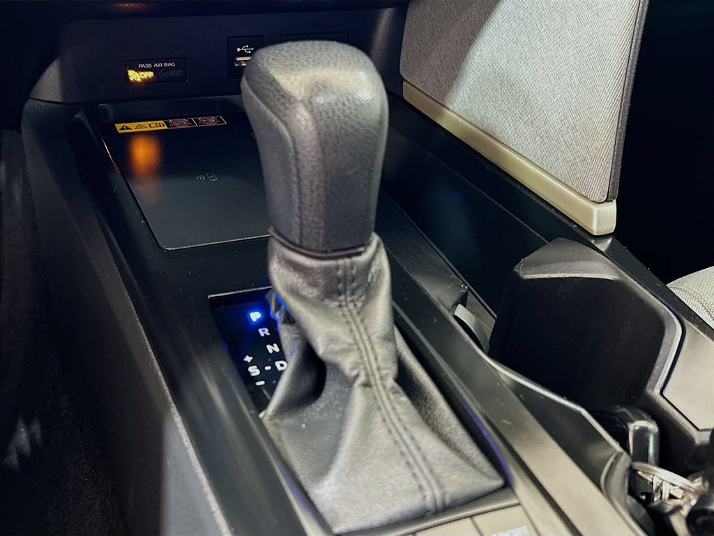 Used 2025 Toyota Camry LE w/ Convenience Package FWD image 15