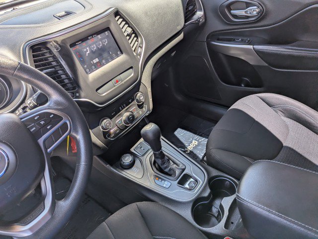 Used 2019 Jeep Cherokee Latitude w/ Popular Appearance Group AWD/4WD image 18