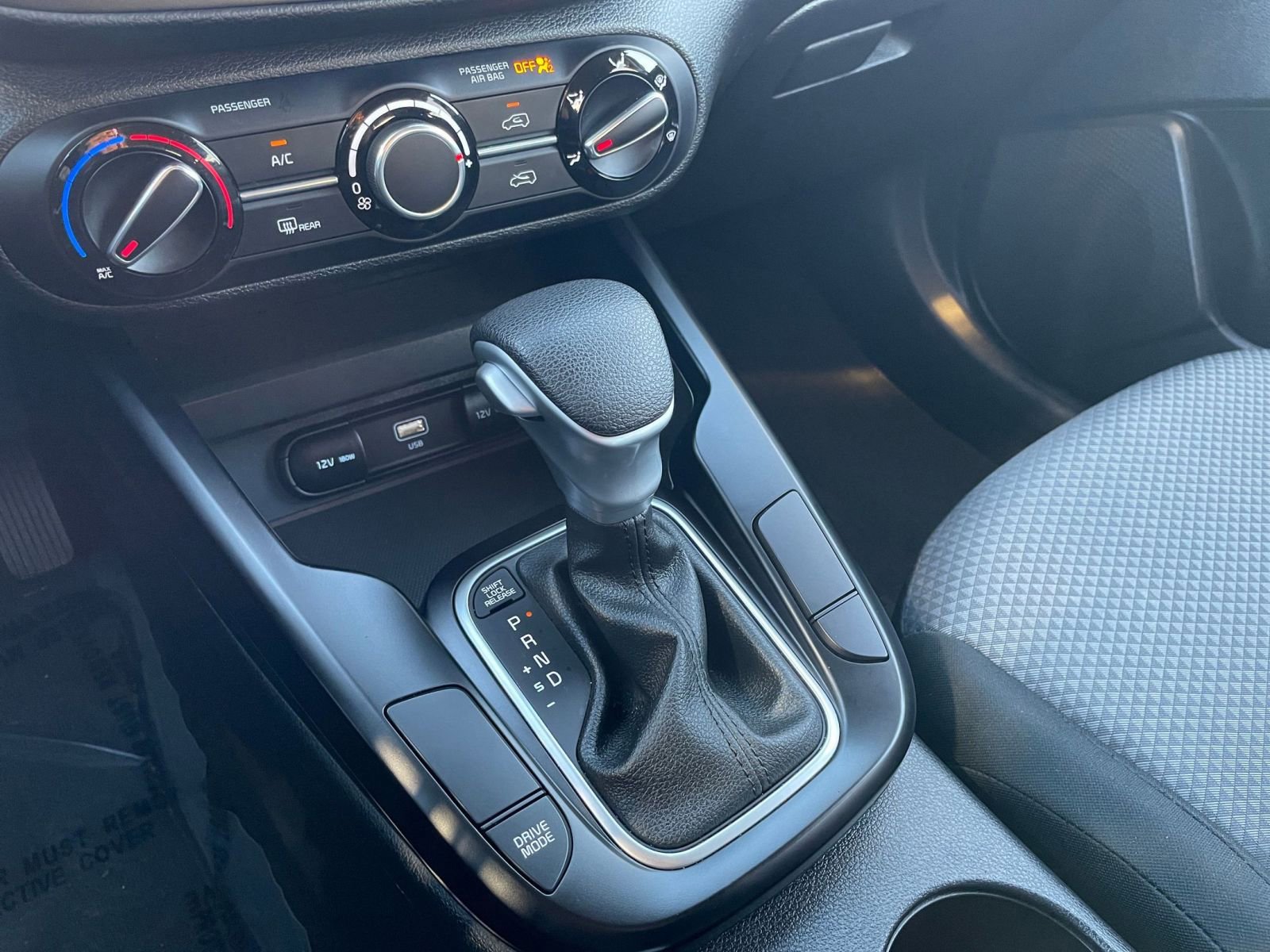 Used 2025 Kia Soul LX w/ LX Technology Package FWD image 39