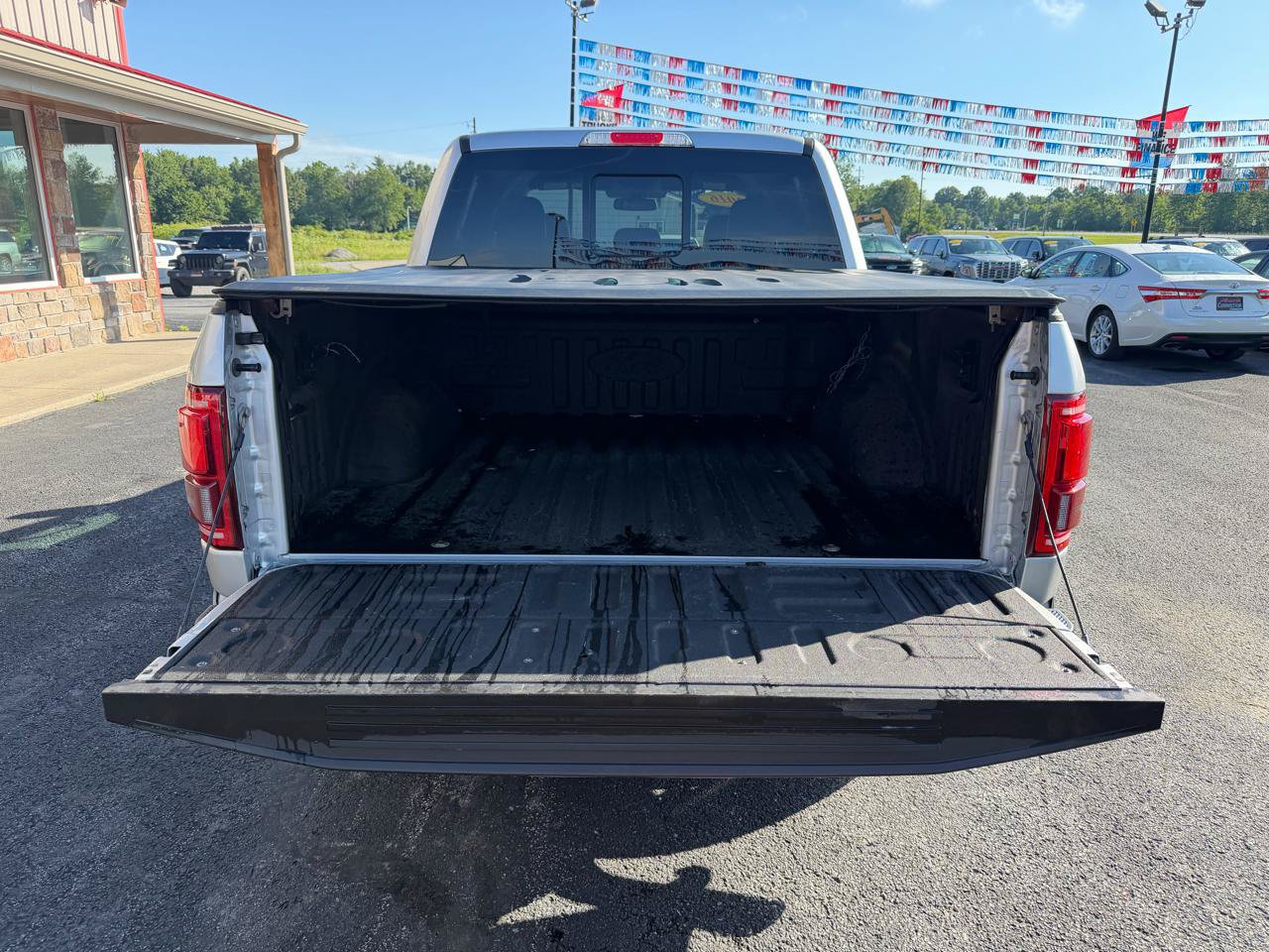 Used 2016 Ford F150 Lariat w/ Equipment Group 502A Luxury AWD/4WD image 6