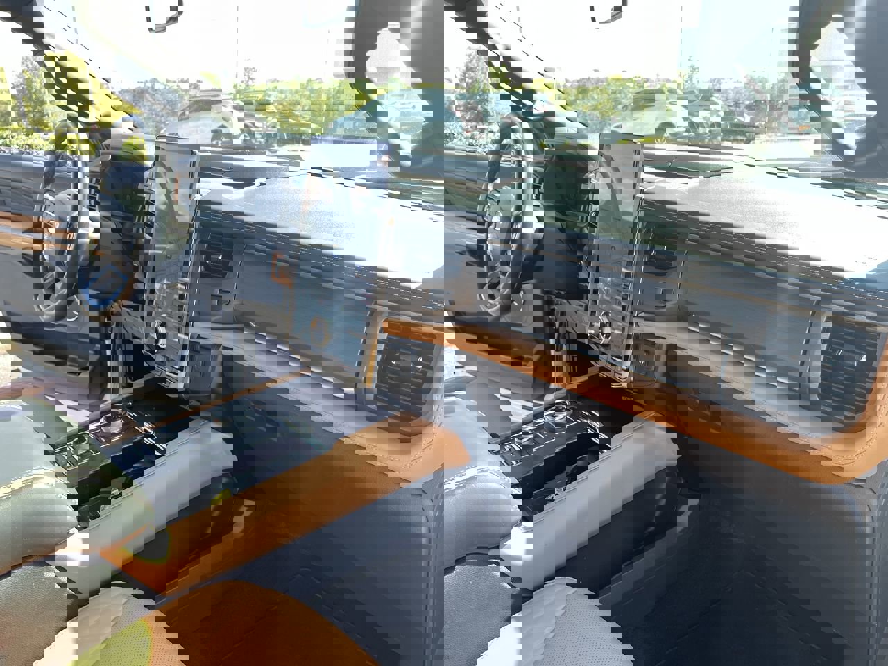 Used 2024 Ford Expedition Platinum image 30