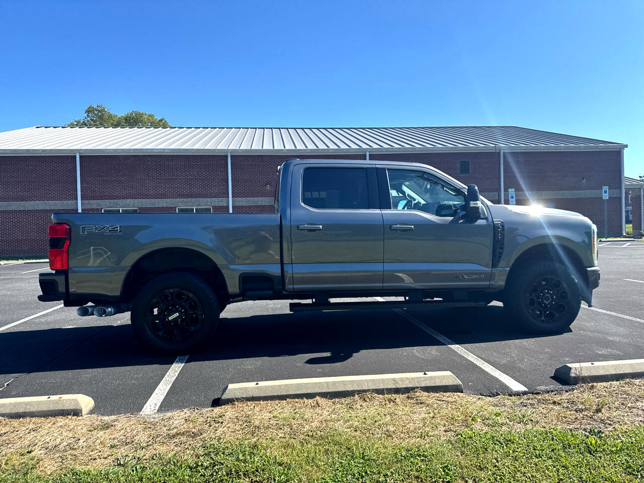 Used 2023 Ford F250 Lariat w/ Black Appearance Package image 3