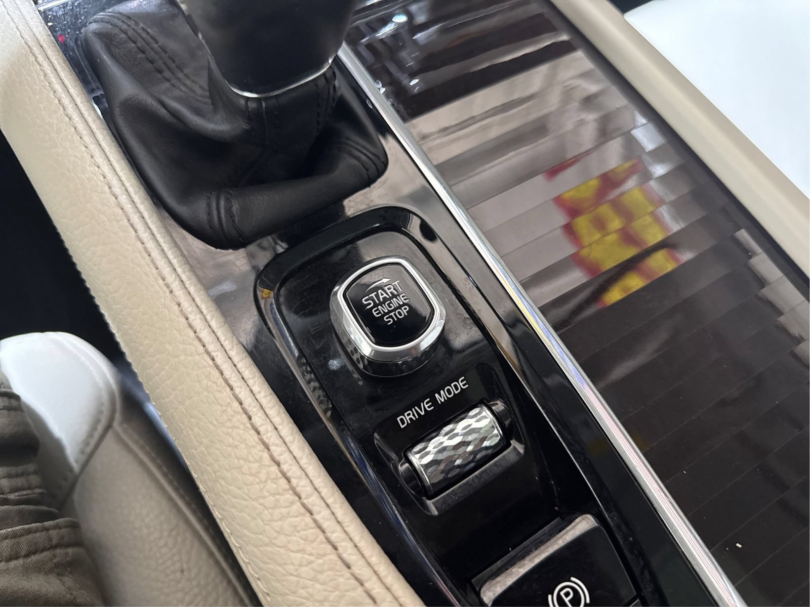 Used 2018 Volvo S90 T6 Momentum w/ Convenience Package AWD/4WD image 27