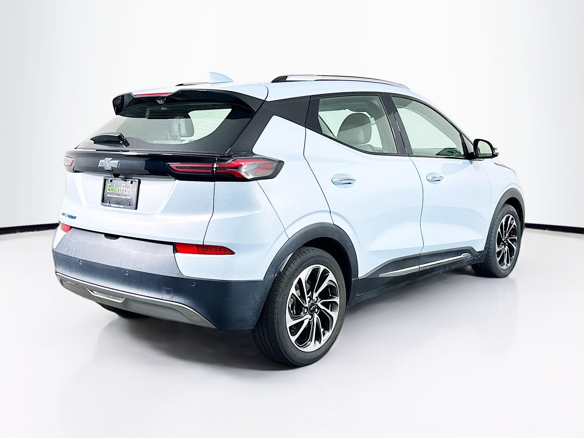 Used 2023 Chevrolet Bolt EUV Premier w/ Sun & Sound Package FWD image 9