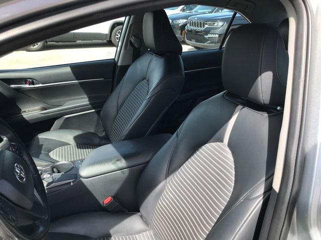 Used 2023 Toyota Camry SE FWD image 4