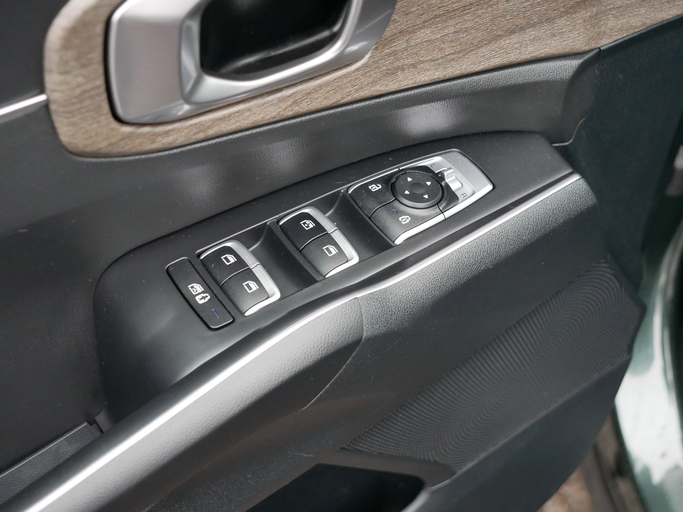 Certified 2023 Kia Sorento S w/ Panoramic Sunroof Package image 19