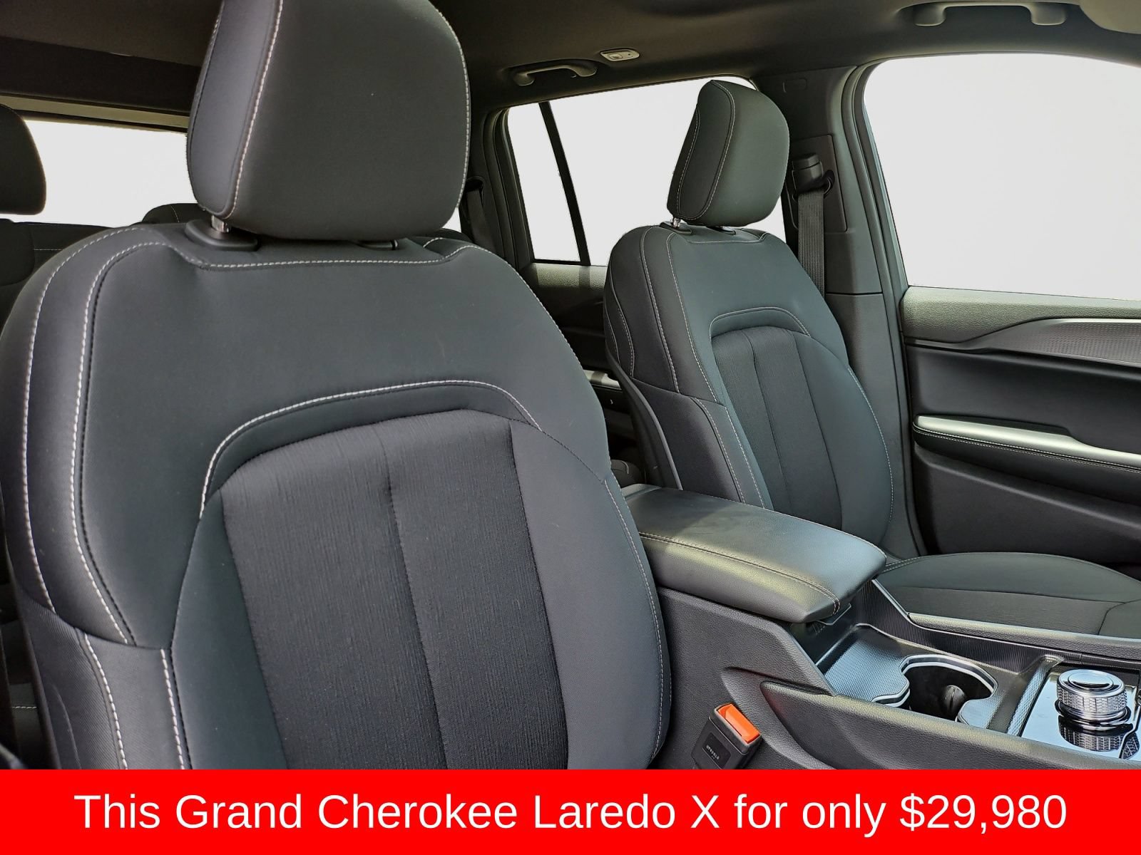 Used 2025 Jeep Grand Cherokee Laredo X w/ Luxury Tech Group I RWD image 18