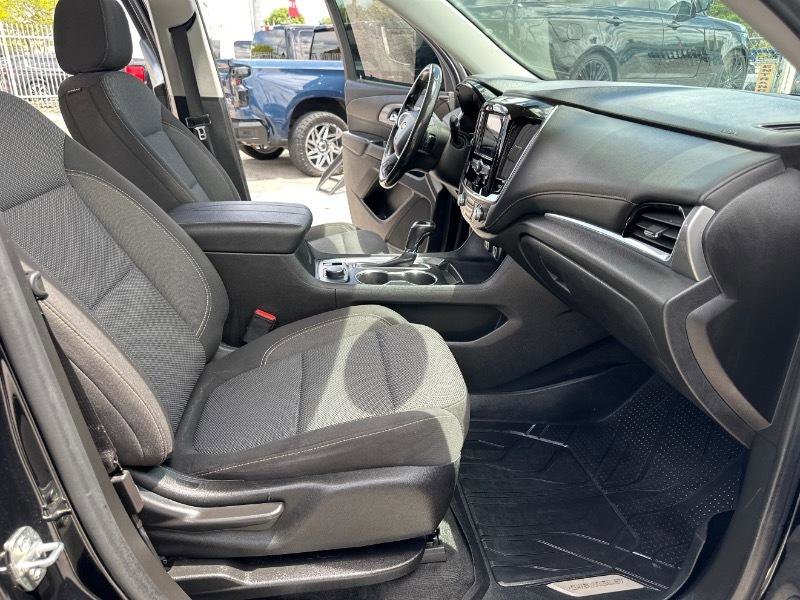 Used 2020 Chevrolet Traverse LT image 18