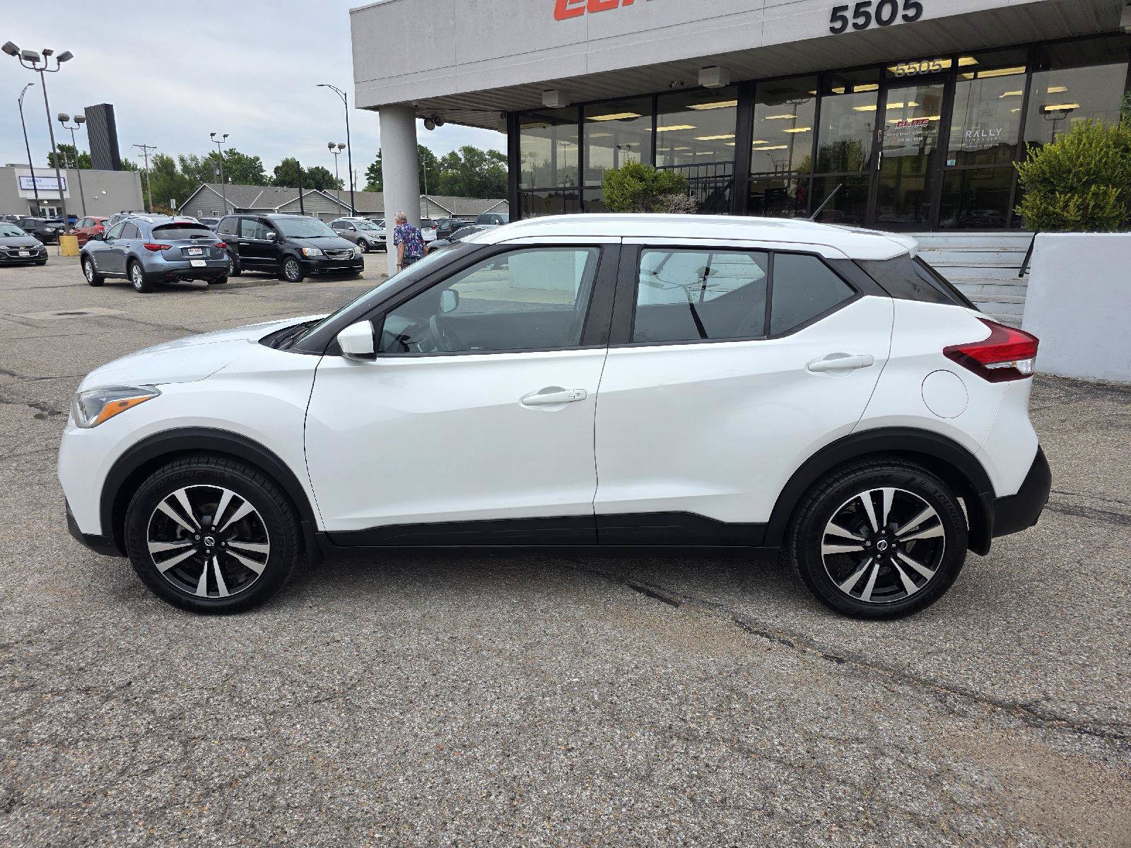 Used 2018 Nissan Kicks SV FWD image 8