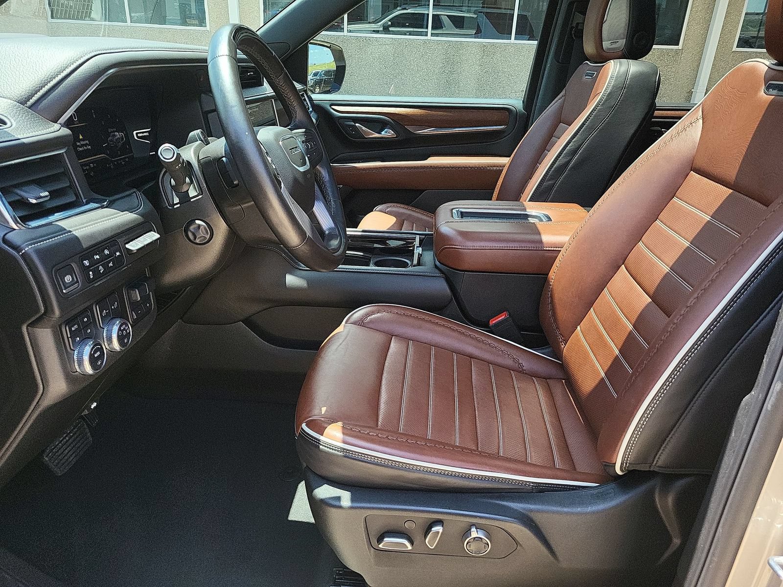 Used 2024 GMC Yukon Denali Ultimate AWD/4WD image 19