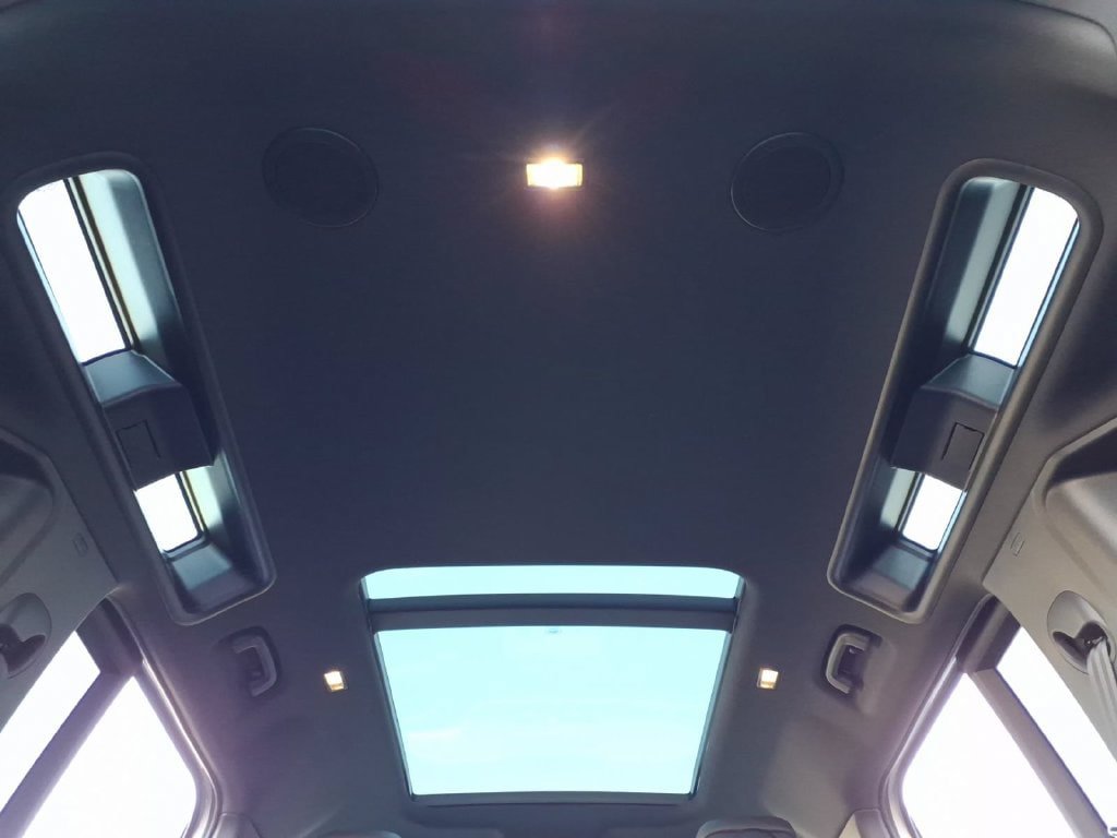 New 2026 Land Rover Defender 110 X-Dynamic SE AWD/4WD image 24