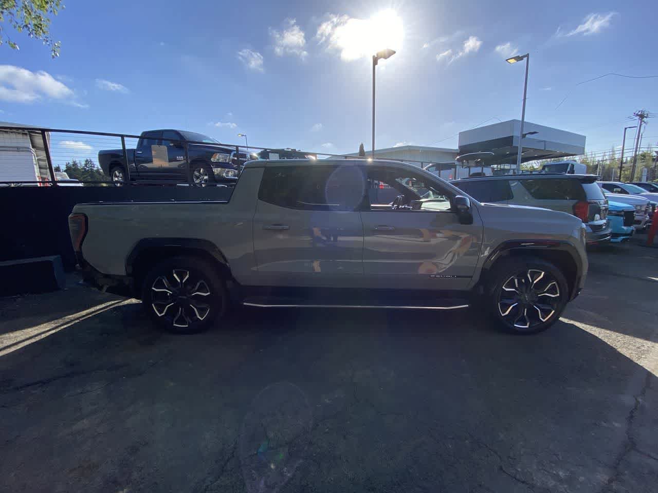 Used 2024 GMC Sierra EV Denali AWD/4WD image 7