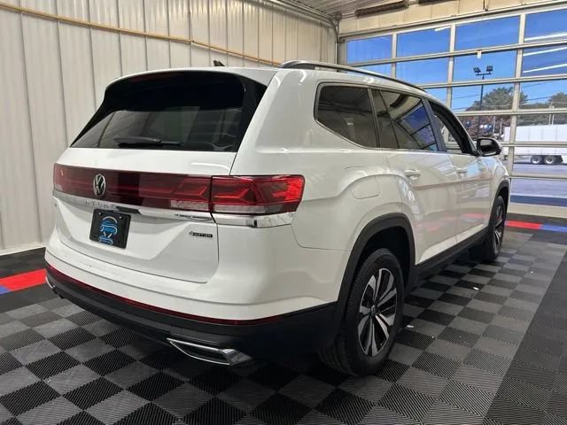 Used 2024 Volkswagen Atlas SE AWD/4WD image 3