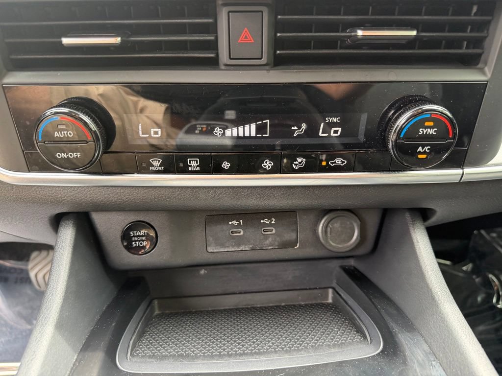 Used 2024 Nissan Rogue SV FWD image 26