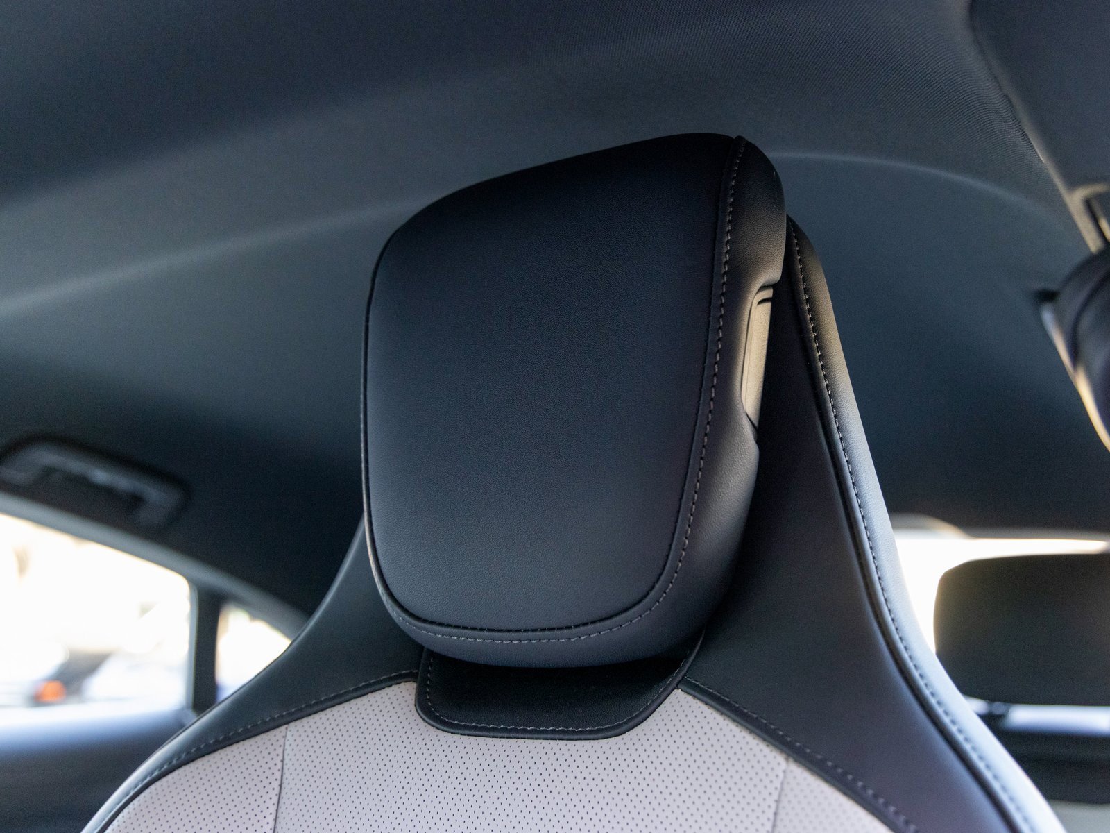 New 2025 Porsche Taycan image 28