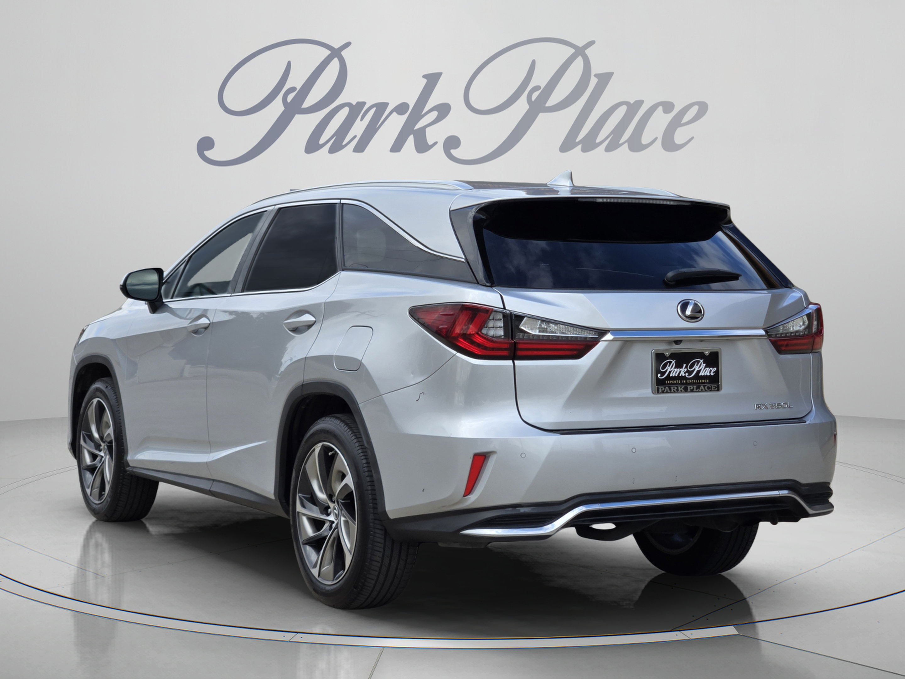 Used 2018 Lexus RX 350L Luxury w/ Accessory Package FWD image 3