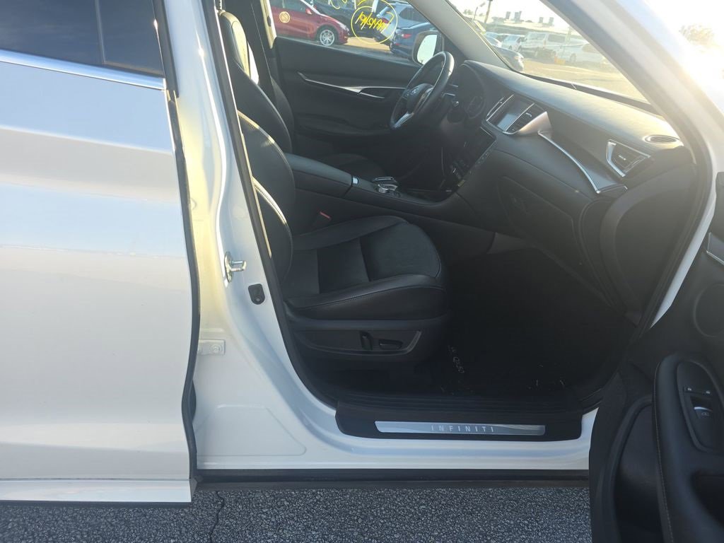 Used 2024 INFINITI QX50 Luxe image 12