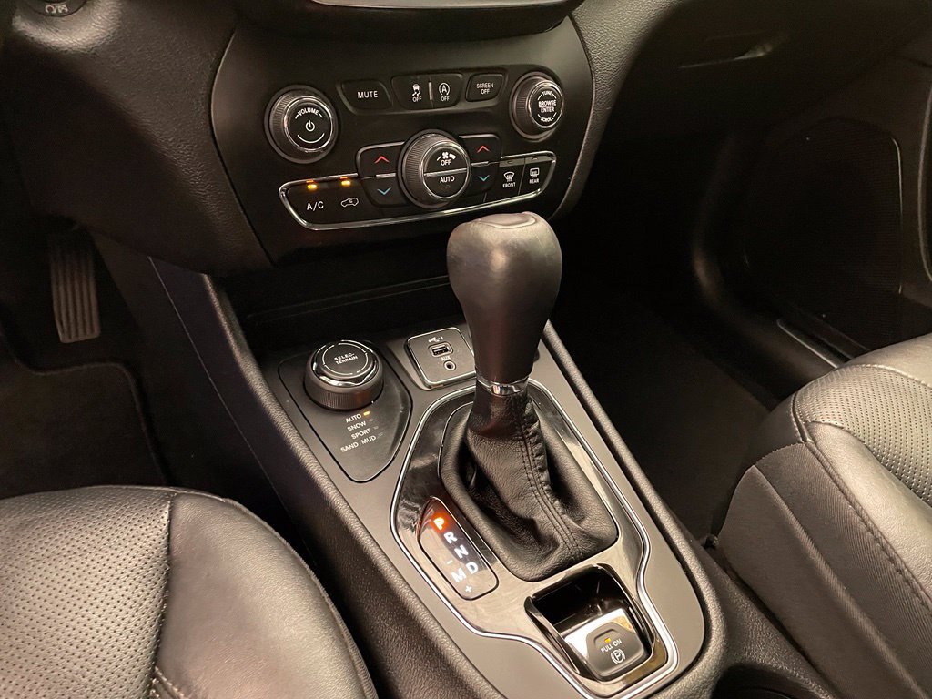 Used 2020 Jeep Cherokee Limited AWD/4WD image 19
