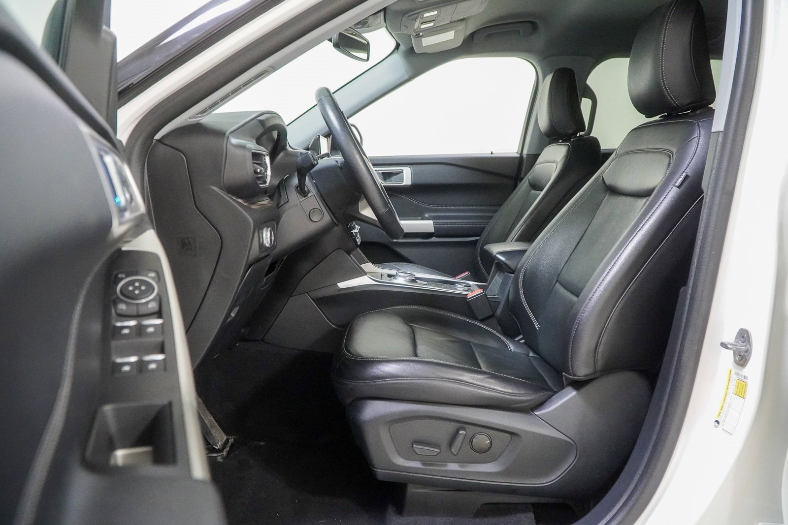 Used 2022 Ford Explorer Limited w/ Equipment Group 301A image 24