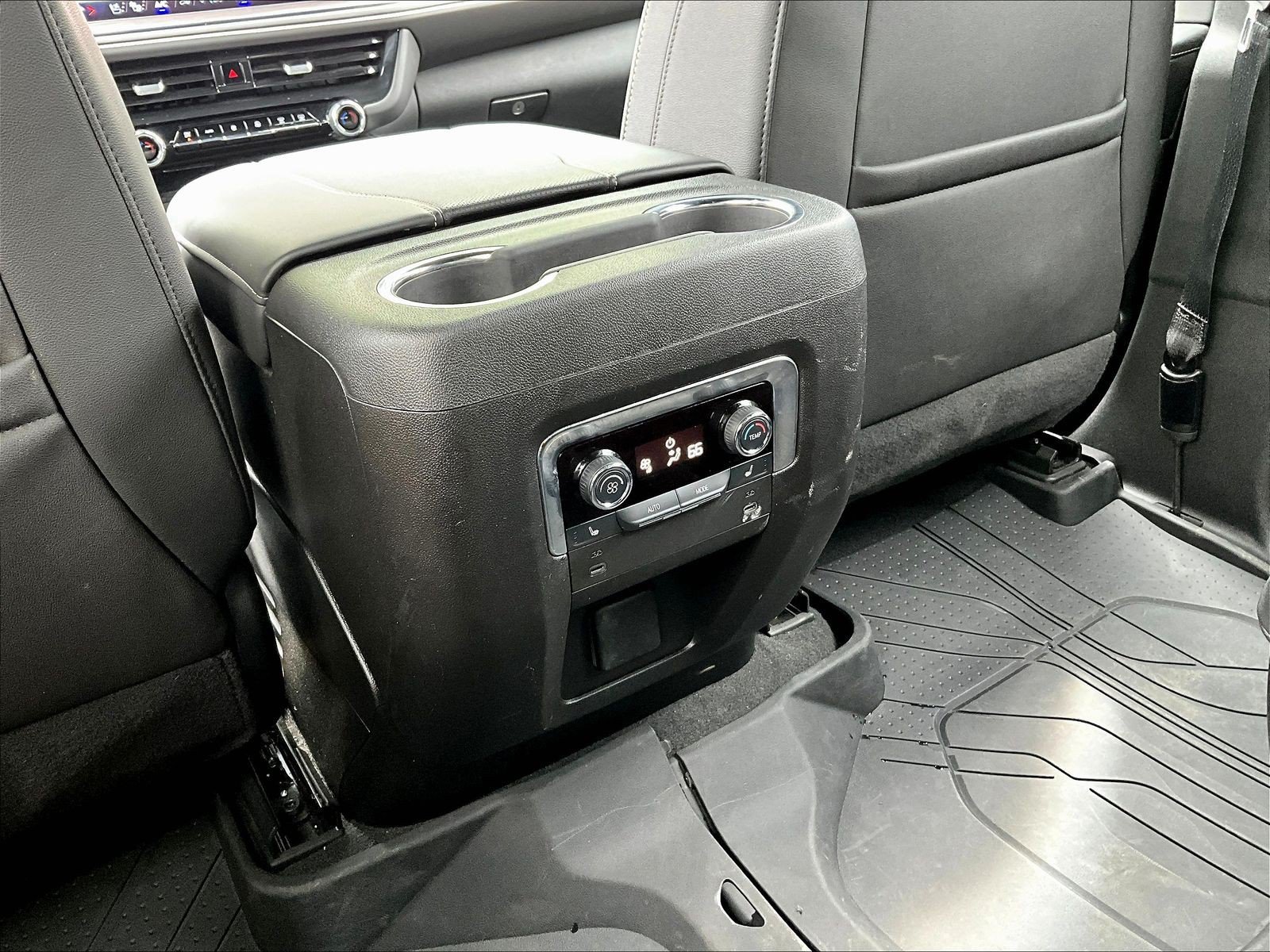 Used 2025 Chevrolet Suburban Premier AWD/4WD image 10