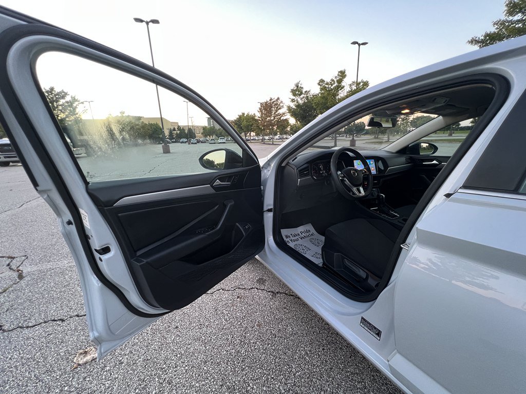 Used 2019 Volkswagen Jetta FWD image 16