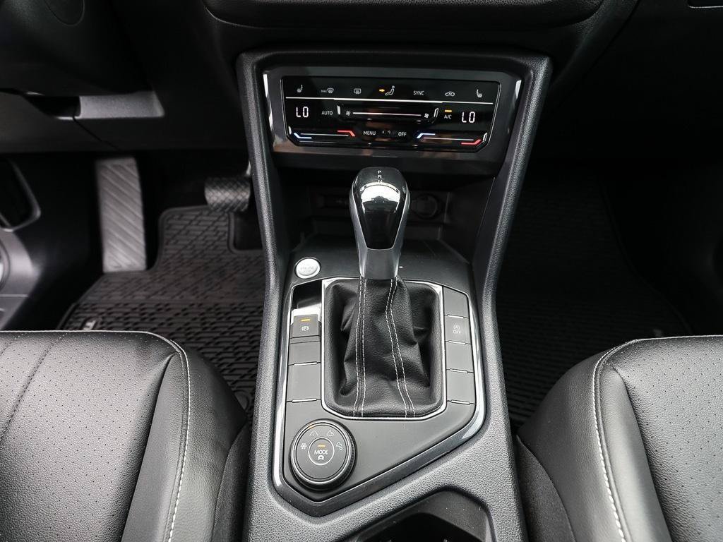 Used 2022 Volkswagen Tiguan SE AWD/4WD image 19