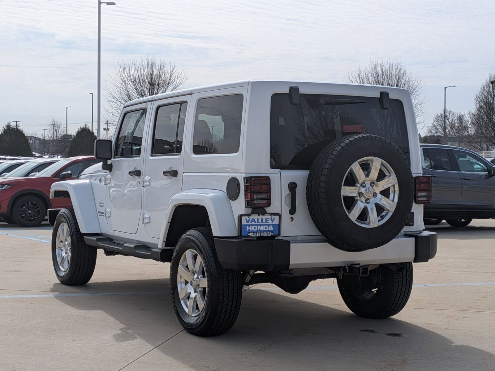 Used 2017 Jeep Wrangler Unlimited Sahara w/ Connectivity Group image 9