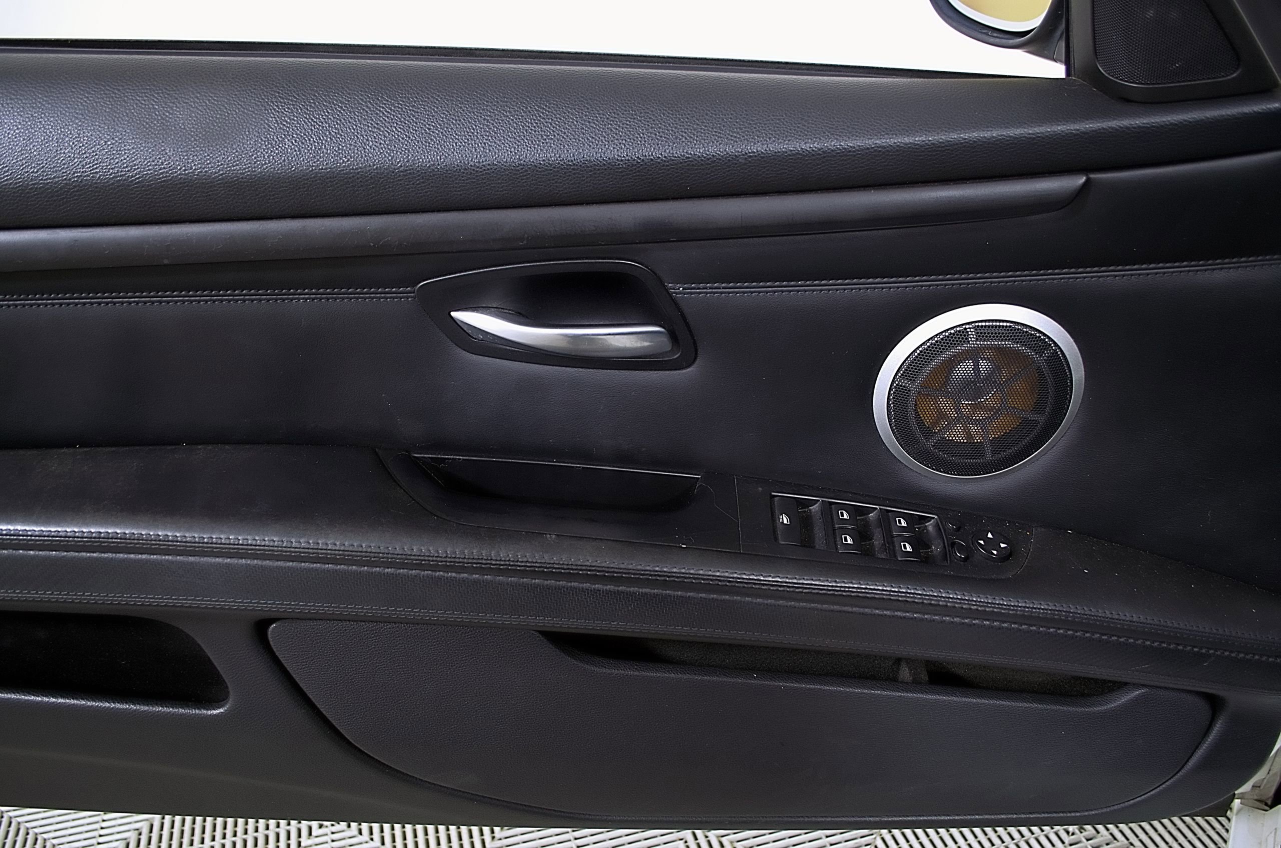 Used 2010 BMW M3 Convertible RWD image 16
