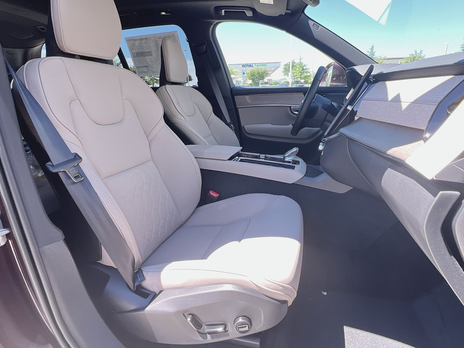 New 2026 Volvo XC90 T8 Plus w/ Protection Package Premier AWD/4WD image 28
