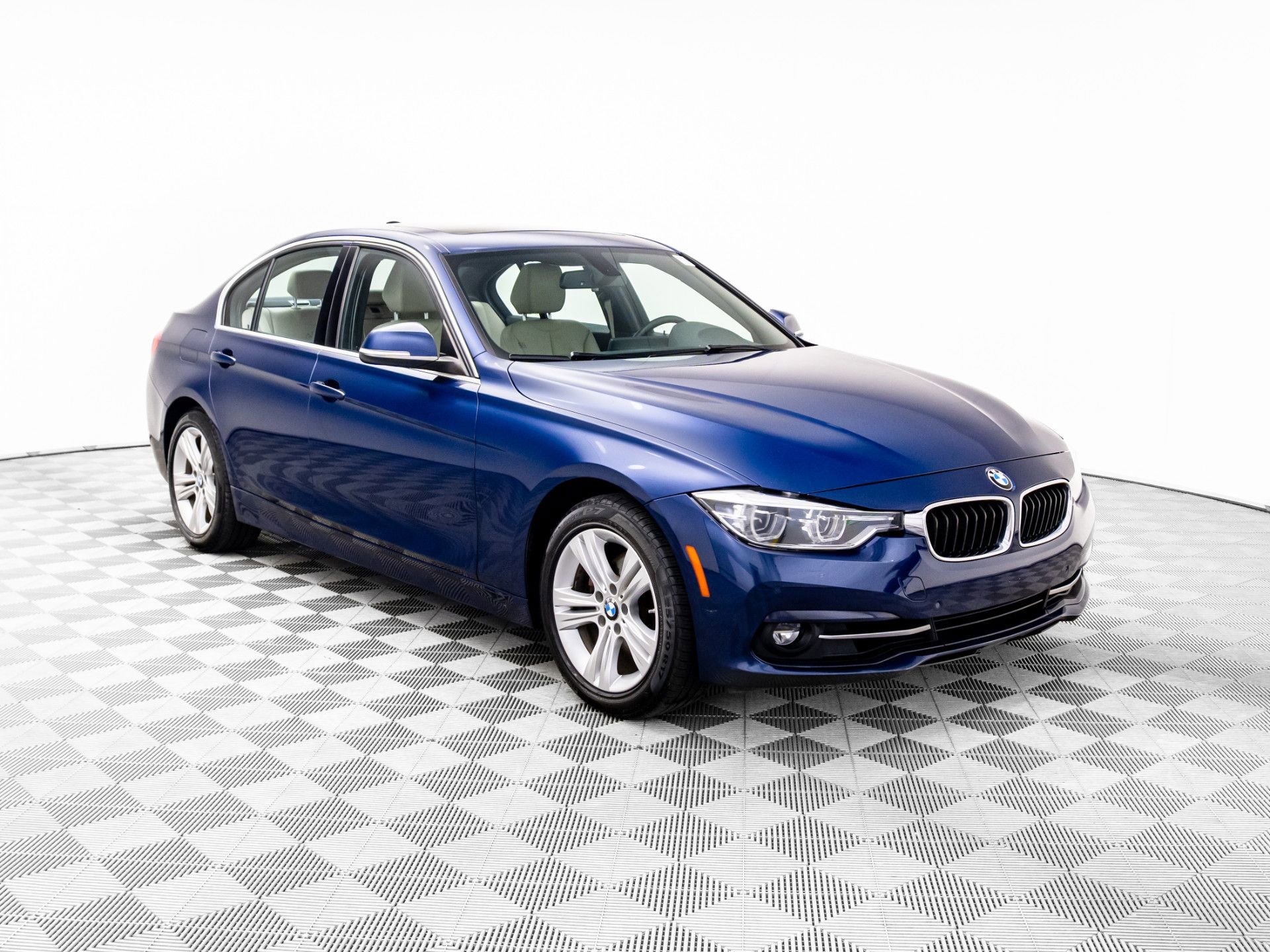 Used 2017 BMW 330i xDrive Sedan image 7